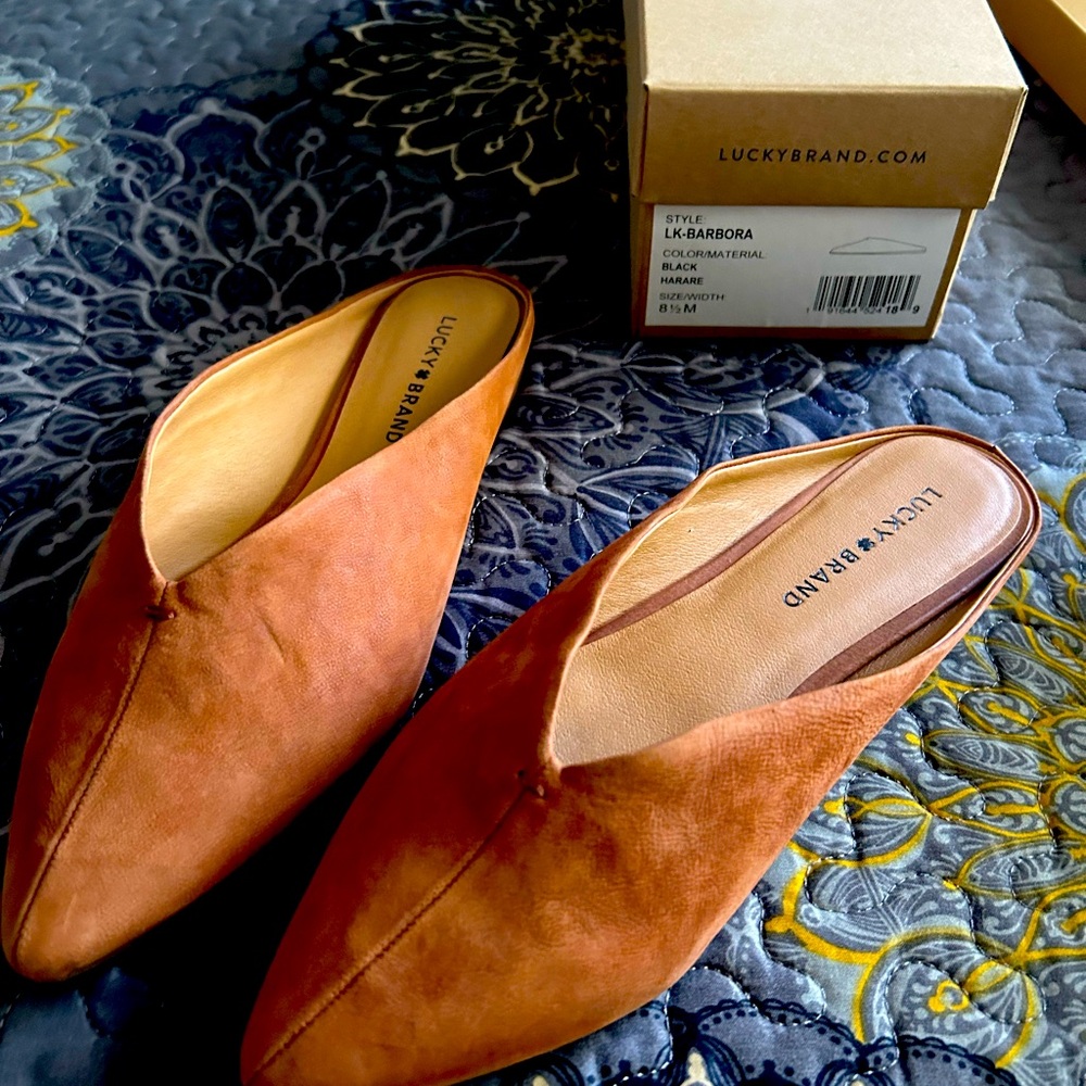 Lucky Brand brown slides. Great condition. Not in original box. Only wore once.